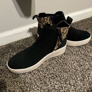 NEW NEVER WORN 7.5 TOM High Top Sneaker Booties